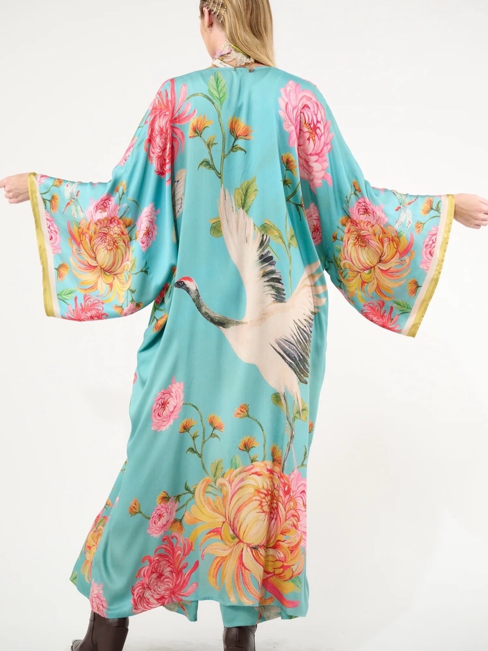 Aratta Legend Of The Crane Kimono in Soft Rose  #fall #boho #wearableart - Picture 2 of 2